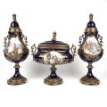 Coupe et urnes décoratives en porcelaine bleue Cobalt, style Sèvres, XXe siècle