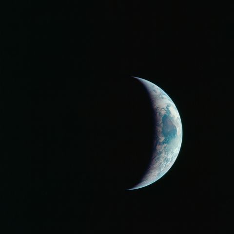 Apollo 11 : Rare vue du terminateur terrestre lors du retour, Juillet 1969