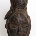 Masque Punu du Gabon de grande taille avec usures et défauts visibles