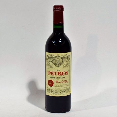 Château Petrus 1986 : Bouteille d'exception en appellation Pomerol, à saisir