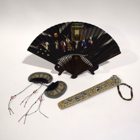Pièces brodées de Chine, dynastie Qing, provenant de Marcel Castiau