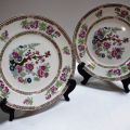 PAIRE D'ASSIETTES en porcelaine anglaise