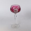 Verre à pied en cristal taillé rose signé du Val Saint Lambert, 19,5 cm