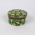 Bonbonnière Longwy D188 en émaux polychromes verts et jaunes, diamètre 11 cm