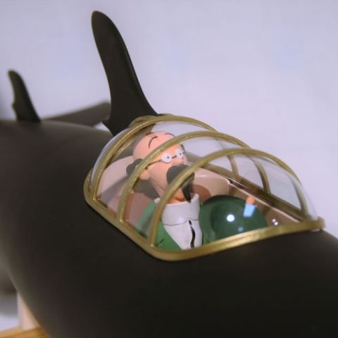 Hergé - Grande sculpture du sous-marin avec le professeur Tournesol