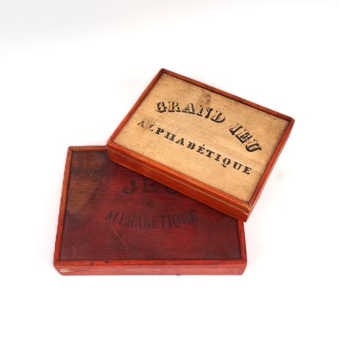 Duo de cubes en bois alphabétiques avec boîtes, en bon état