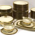 Service en porcelaine ROSENTHAL, ligne WINIFRED bord doré, 73 pièces. Parfait état