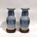Paire de vases chinois en porcelaine bleue, anses chiens de Fô