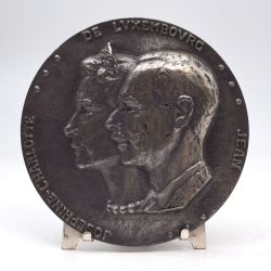 Silver-plated bronze medal commemorating the royal wedding of the Hereditary Grand Duke Jean of Luxembourg and Princess Joséphine-Charlotte of Belgium.