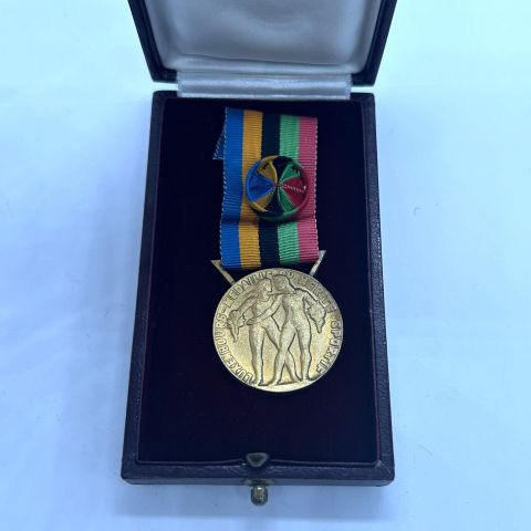 Médaille en vermeil du Mérite Sportif, 1945, dans sa boîte d'origine