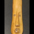 Pendentif Masque Passeport en os sculpté d'Afrique occidentale (6/9CM)