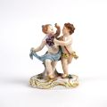 Groupe de putti en porcelaine et barbotine de Meissen, bel état