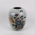 Pot en porcelaine chinoise du XXème siècle : sages et enfants décoratifs