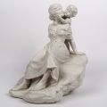 Sculpture en biscuit "Mère et enfant" par Rudolf Kaesbach, signée et gravée