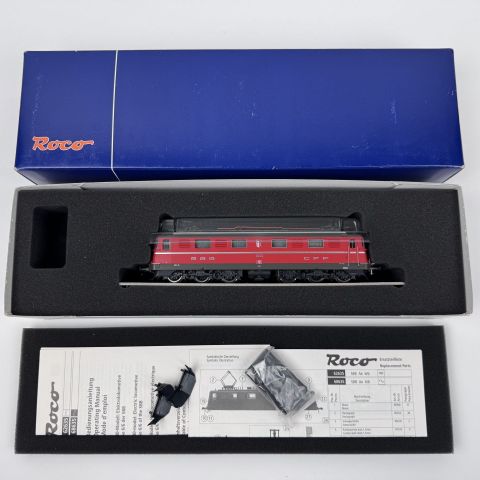 Locomotive électrique Ae6/6 11423 SBB CFF, état neuf avec accessoires et notice