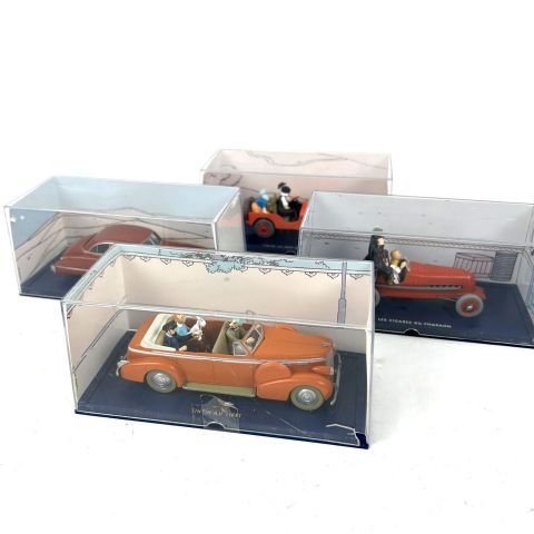 Ensemble de 4 voitures Tintin sous boîte plexiglas, collection Herge-Moulinsart