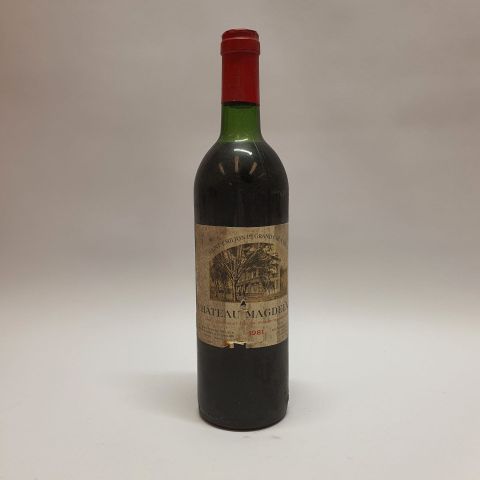 Bouteille Château Magdelaine 1981, 1er Grand Cru Classé, niveau bas goulot