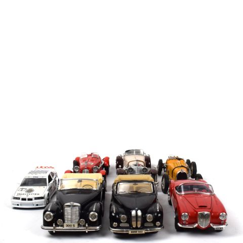 Collection de voitures miniatures : classiques et modèles rares à échelle réduite