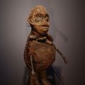 Statuette Vaudou en bois et fer avec patine sacrificielle d'Afrique