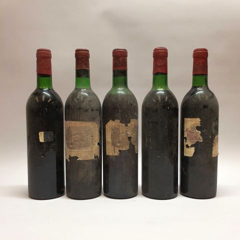 Cinq bouteilles Château Lafite Rothschild 1976, 1er Grand Cru Classé, état varié