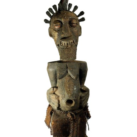 Statue Songye Nkishi de République Démocratique du Congo, Bois, métal, corne (93cm)