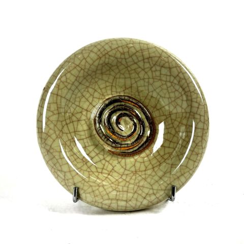 Coupelle contemporaine en émaux de Longwy avec spirale dorée, diamètre 14 cm