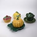 Quatre pots couverts originaux : citrouille, panier à fraises, chou et citron