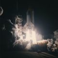 Photographie historique : Endeavour illumine la nuit vers Mir en 1998