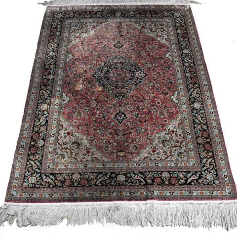Tapis persan en soie et frange en soie