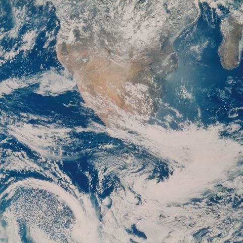 (NASA. RARE. BLUE MARBLE. APOLLO 17)  Mission Apollo 17.  Détail de "Blue Marble"