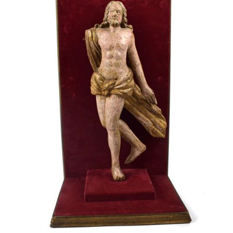 Christ ressuscité en bois sculpté, XVIIe siècle, support en velours rouge
