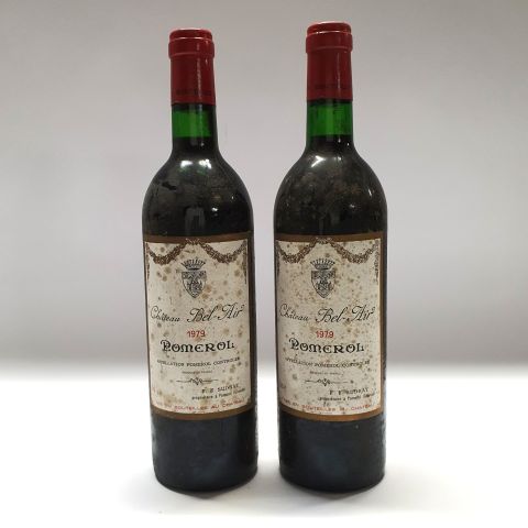Deux bouteilles de Château Bel-Air Pomerol, millésime 1979, bons niveaux