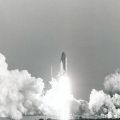 Historisches Foto: Der Start des Space Shuttle Discovery mit Patrick Baudry