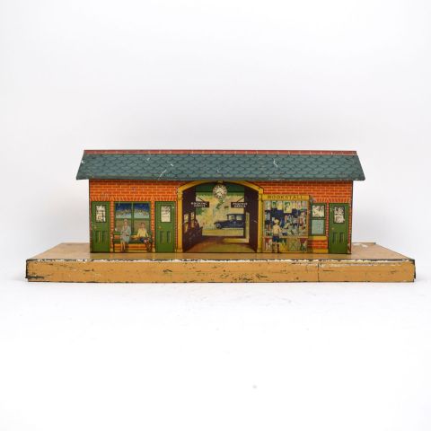 Gare en tôle lithographiée "Bookstall" HORNBY, état bon, dimensions 18 x 42 cm