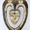 Rare et remarquable masque Kwélé du Gabon en bois et kaolin