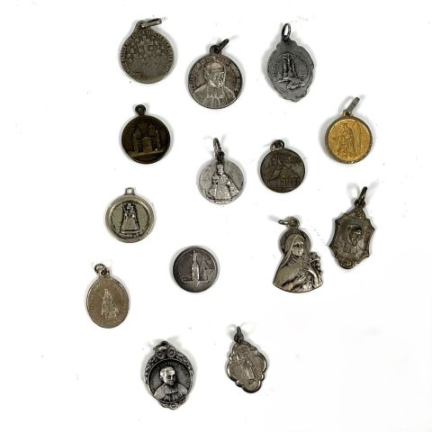 Collection de 14 médailles luxembourgeoises, belges et françaises en divers matériaux