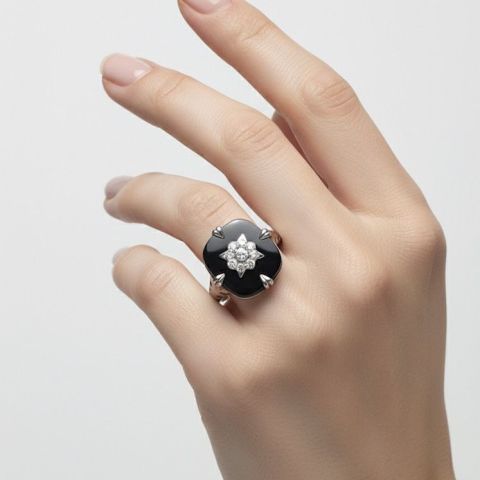 Bague en or blanc 375 avec onyx et diamants, taille 53, 5 g