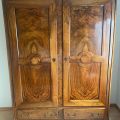 Armoire en noyer du début XIXème, livraison possible, élégance intemporelle
