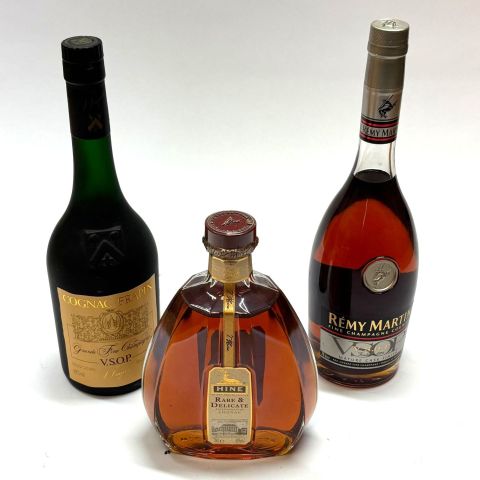 Sélection de 3 bouteilles de cognac d'exception : Rémy Martin, Frapin, Hine