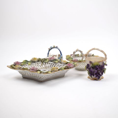Éléments en porcelaine : vide-poche et paniers en barbotine, Allemagne, XXe siècle