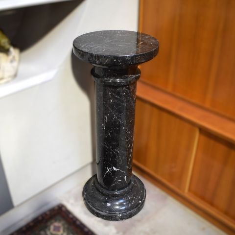 Colonne en marbre noir en trois parties, 96 cm, très bel état