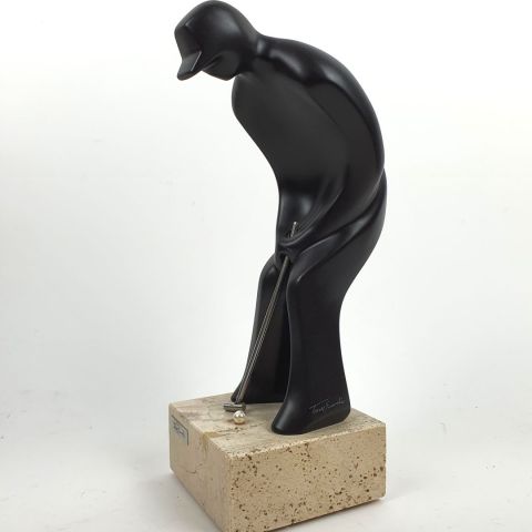 Sculpture en métal signée de José Torres Guardia : Le golfeur, 31,5 x 11 cm