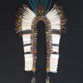 Coiffe de plume inspirée des tribus KAYAPO d'Amazonie - Œuvre d'art unique par David Gerardin