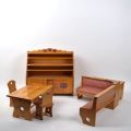 Puppenmöbel aus Kiefer aus den 70/80er Jahren: Tisch, Stühle, Sofas, Geschirrschrank