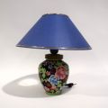 Lampe de table en céramique émaillée à décor fleuri sur fond noir