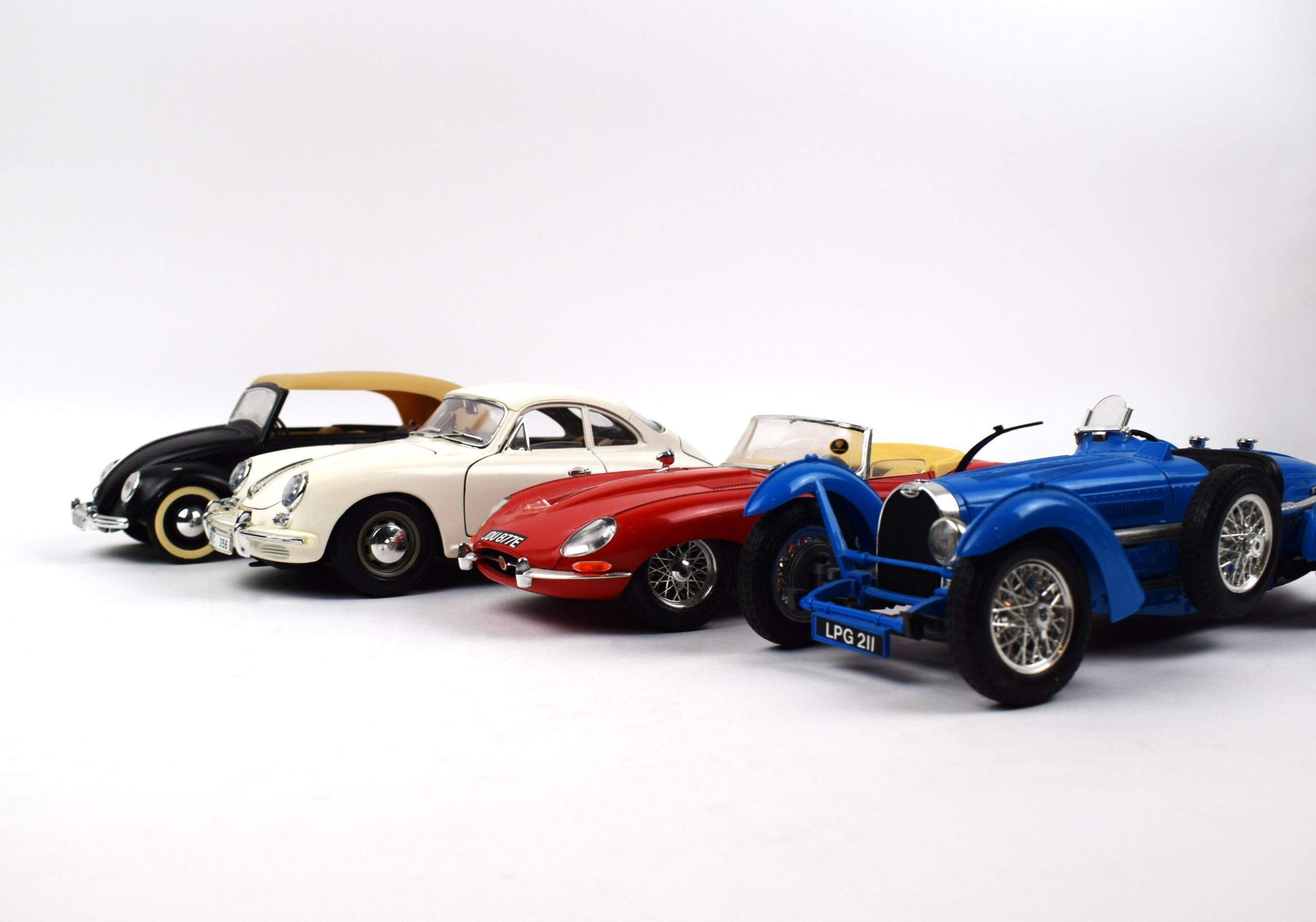 Antique and modern toys (Online)