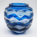 Vase boule en cristal doublé Saint Louis, gravé à l'acide, 13 cm