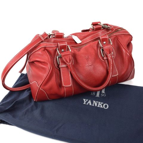 Sac boule en cuir grainé rouge avec compartiments et poche zippée, usures visibles