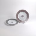 Set de deux assiettes H Déco en porcelaine, neuves, diamètre 22,5 cm