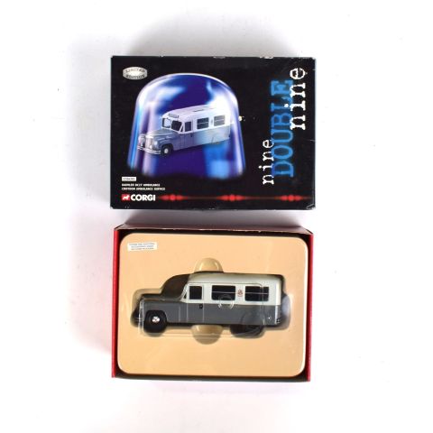 Camionnette Daimler DC27 Ambulance Croydon, CORGI, Réf#CC06302, dans sa boîte. Bon état